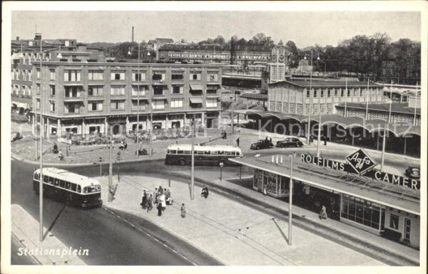Arnhem Stationsplein Bahnhofsplatz