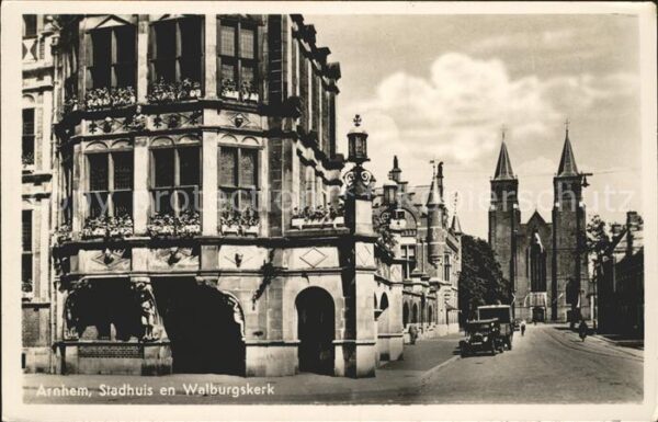Arnhem Stadhuis en Walburgskerk Rathaus Kirche