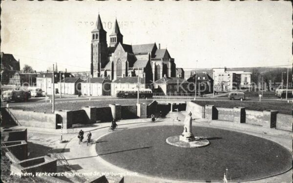 Arnhem Verkeerscircuit met St Walburgskerk Den