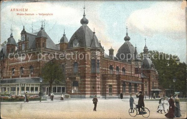 Arnhem Velperplein met Musis Sacrum