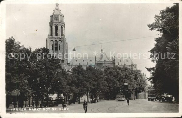 Arnhem Markt met Groote Kerk Kirche