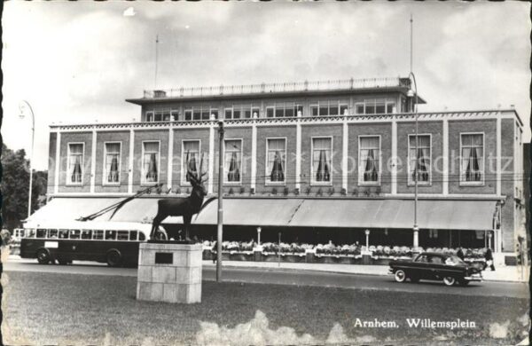 Arnhem Willemsplein met het Hert van Pompon Hi