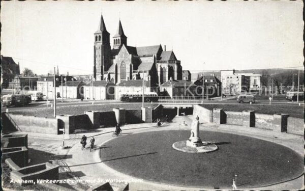 Arnhem Verkeerscircuit met St Walburgskerk Den