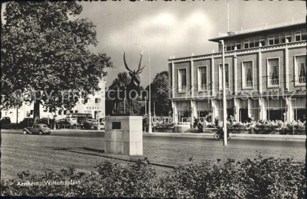 Arnhem Willemsplein met het Hert van Pompon Hi