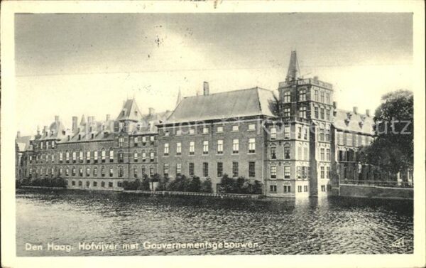 Den Haag Hofvijver met Gouvernementsgebouwen