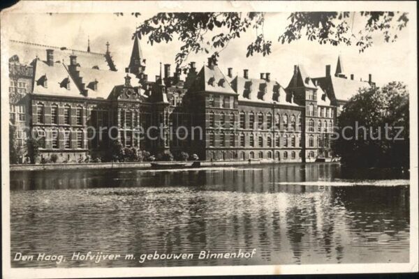 Den Haag Hofvijver met Gebouwen Binnenhof
