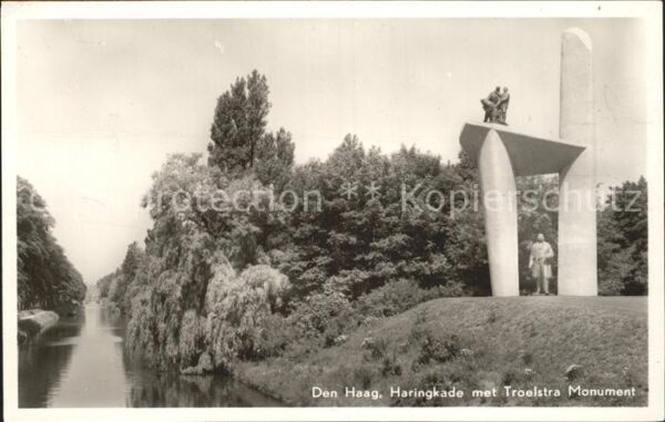 Den Haag Haringkade met Troelstra Monument