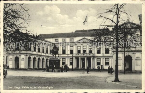 Den Haag Paleis de Koningin Reiterstandbild