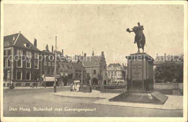 Den Haag Buitenhof met Gevangenpoort Standbeeld