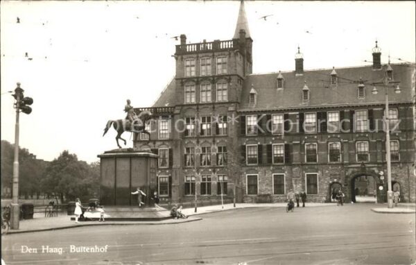 Den Haag Buitenhof met Standbeeld Willem II Denk
