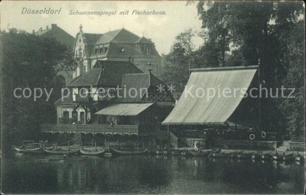 Duesseldorf Schwanenspiegel mit Fischerhaus
