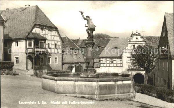 Lauenstein Erzgebirge Markt mit Falknerbrunnen
