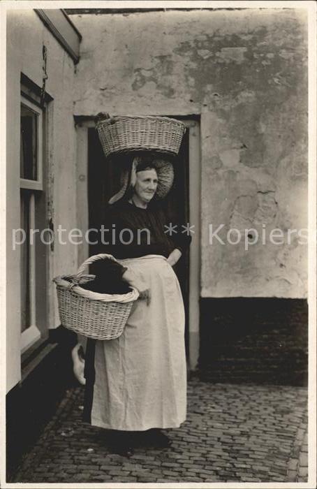 Katwijk Frau mit Körben