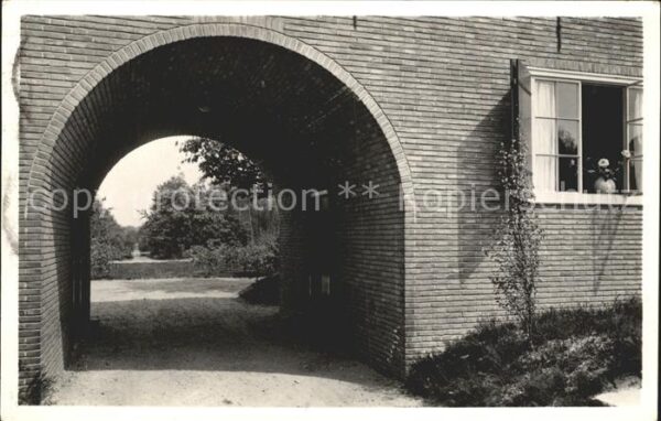 Bennekom Huize De Born Kijkje door poort