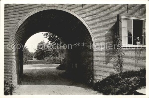 Bennekom Huize De Born Kijkje door poort