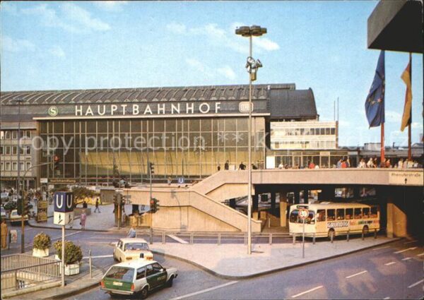 Koeln Rhein Hauptbahnhof mit Dom Terrasse