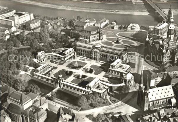 Dresden Theaterplatz mit Zwinger Fliegeraufnahm