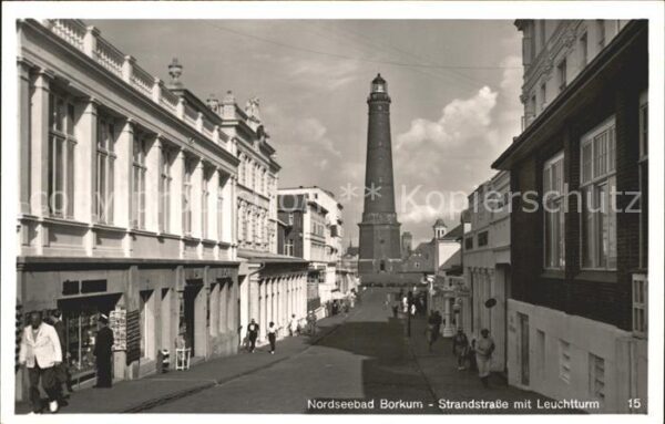 Borkum Strandstrasse mit Leuchtturm