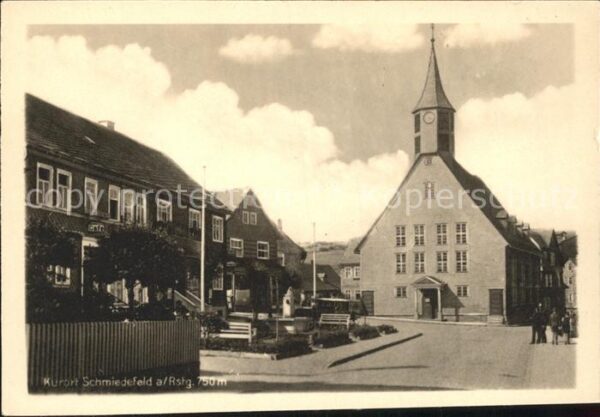Schmiedefeld Rennsteig Dorfpartie mit Kirche