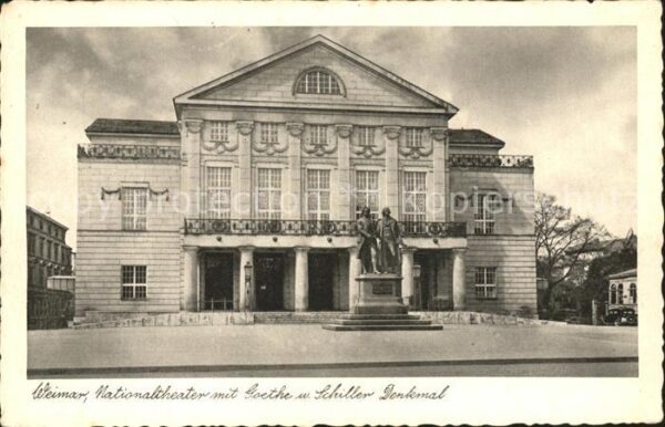 Theatergebaeude Nationaltheater Weimar Goethe und Schil