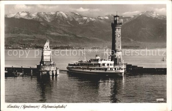 Motorschiffe Lindau im Bodensee Hafeneinfahrt