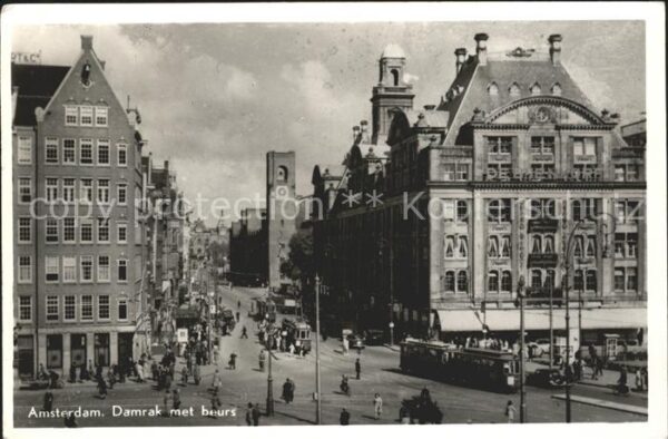 Strassenbahn Amsterdam Damrak met beurs