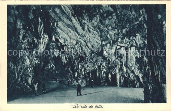 Hoehlen Caves Grottes Sala da ballo Postumia