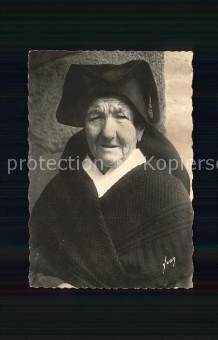 Trachten Frankreich Coiffe et costume d_Ilienne Ile de Sein