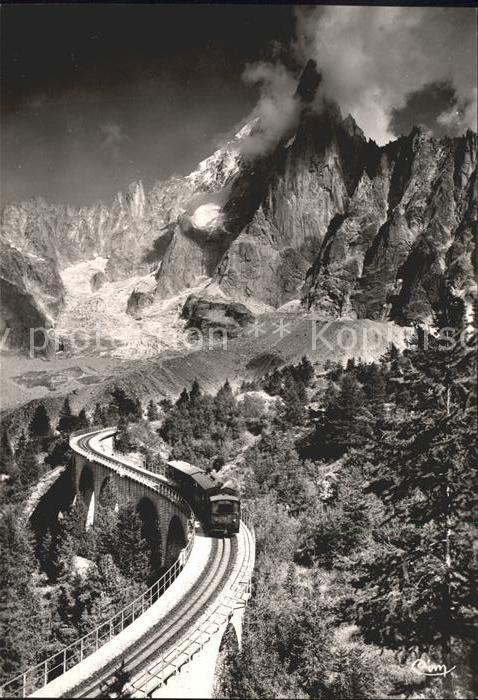 Zahnradbahn Viaduc et le Dru Chamonix La Mer de Gla