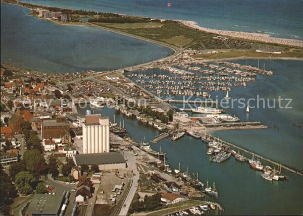 Heiligenhafen Ostseebad an der Vogelfluglinie Hafen Fliegeraufn