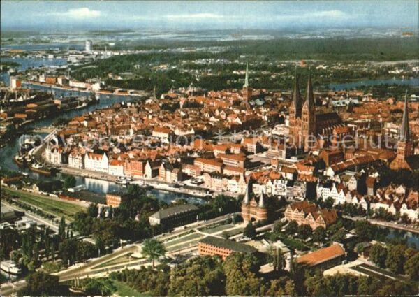 Luebeck Fliegeraufnahme Hansestadt