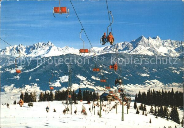 Flachau Wintersportzentrum Blick zur Bischofsmü