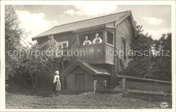 Schweden Holzhaus Frauen in Tracht