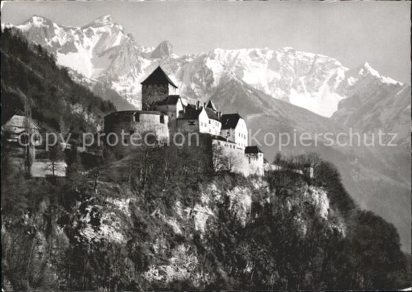 Vaduz Schloss mit Rappenstein und Falknis
