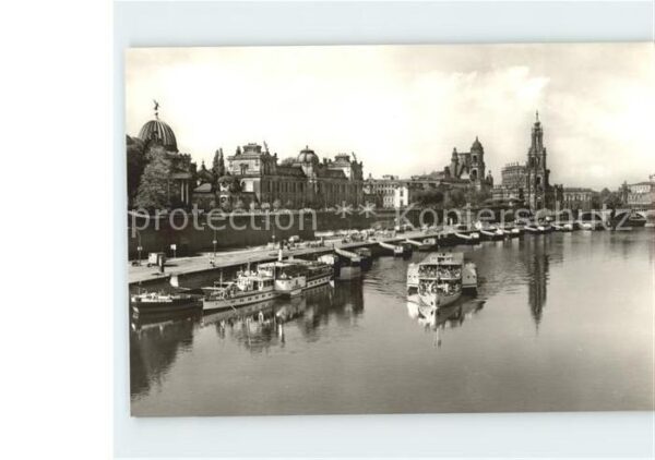 Dresden Terrassenufer Schiffe