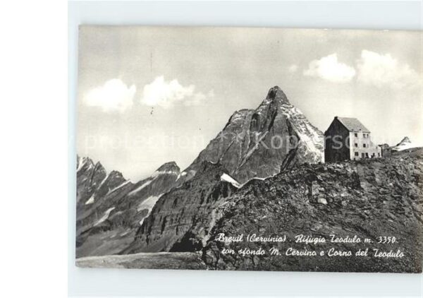 Breuil Cervinia Rifugio Teodulo con sfondo Mt Cervino e