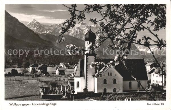 Wallgau Kirchenpartie mit Karwendelgebirge