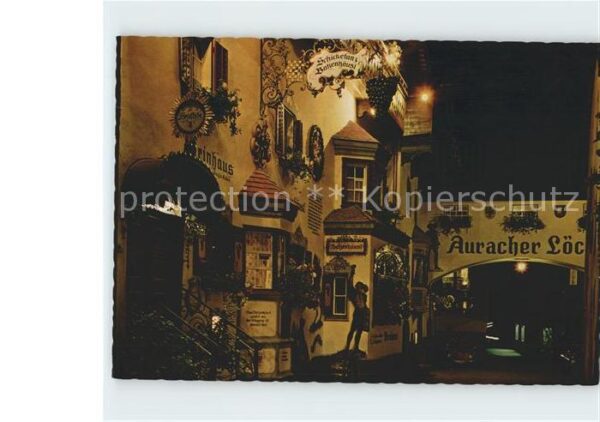 Kufstein Tirol Römergasse bei Nacht mit Restaurant Aur
