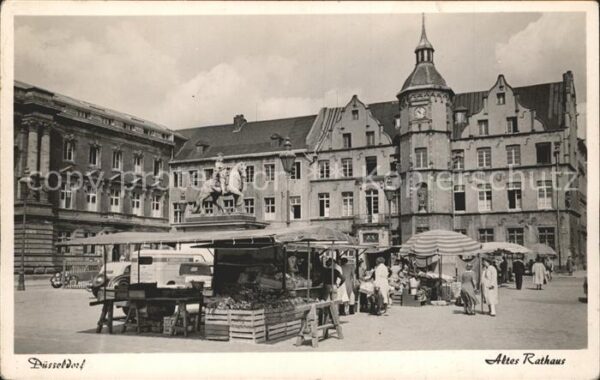 Duesseldorf Altes Rathaus Markt Denkmal Reiterstand