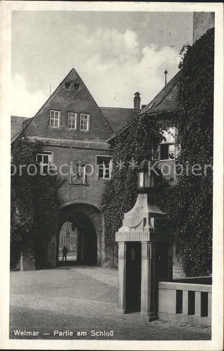 Weimar Thueringen Partie am Schloss Torbogen