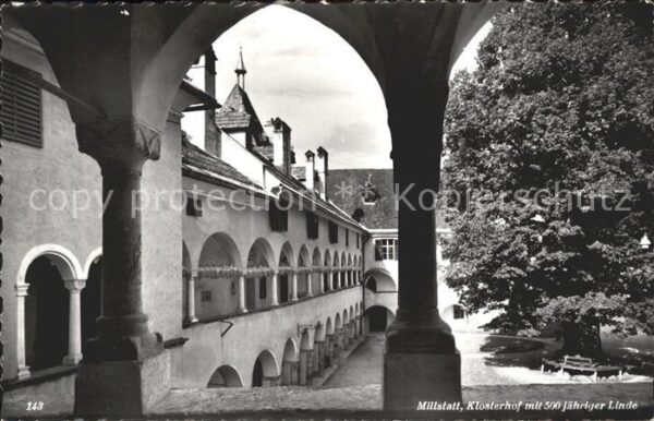 Millstatt Millstaettersee Klosterhof 500 jähriger Linde