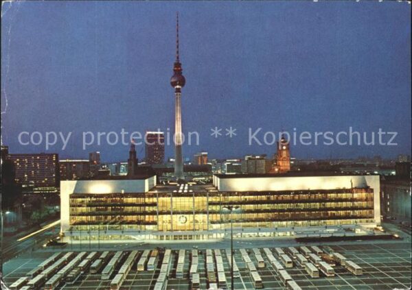 Berlin Palast der Republick Fernsehturm bei Na