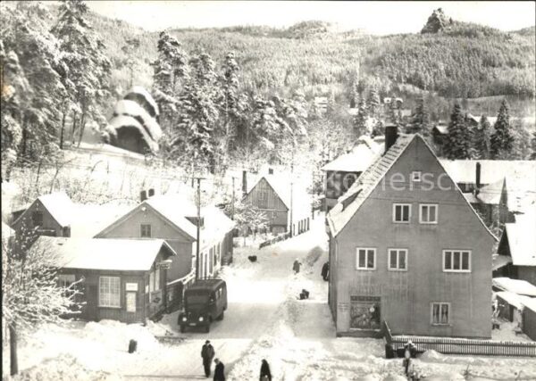 Oybin Hauptstrasse mit Scharfenstein