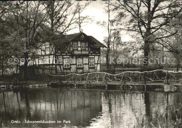 Greiz Thueringen Schwanenhäuschen im Park