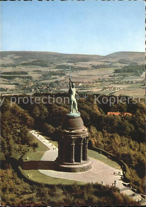 Hermannsdenkmal im Teutoburger Wald Fliegeraufnahme