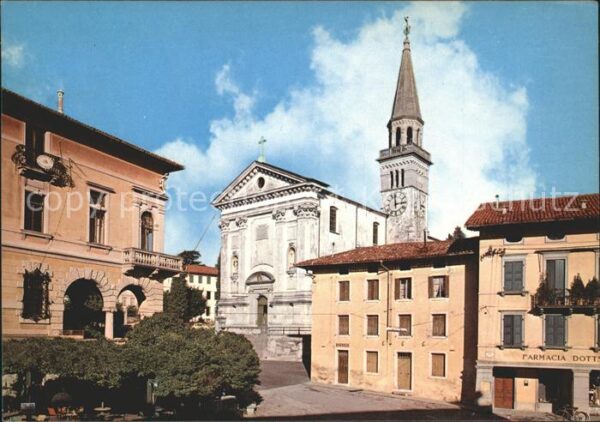 Tricesimo Piazza Garibaldi Chiesa