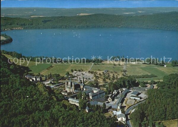 Maria Laach Glees Beneditinerabtei Laacher See Eifelmaar