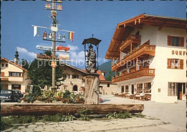 Ruhpolding Dorfplatz Maibaum Marienbrunnen