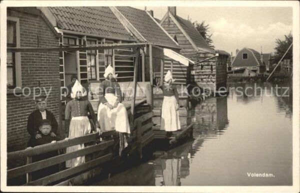 Volendam Trachten