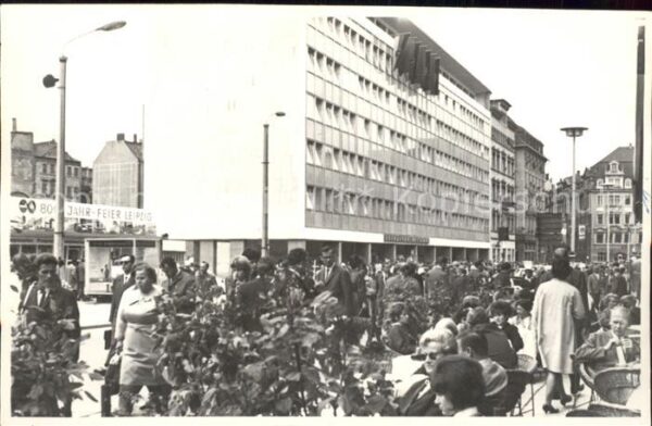 Leipzig Strassenansicht Cafe Geschäfte